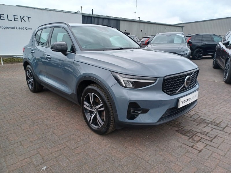 2022 (72) VOLVO XC40 2.0 B4P Plus Dark 5dr AWD Auto