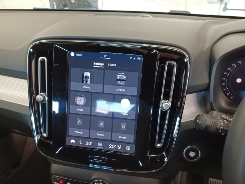 2023 (73) VOLVO XC40 2.0 B3P Plus Dark 5dr Auto 5337840