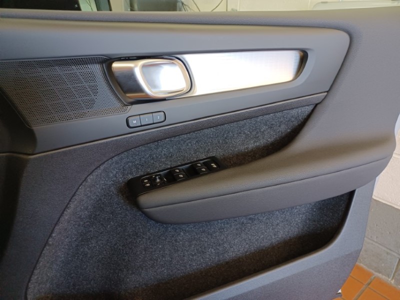 2023 (73) VOLVO XC40 2.0 B3P Plus Dark 5dr Auto 5337832