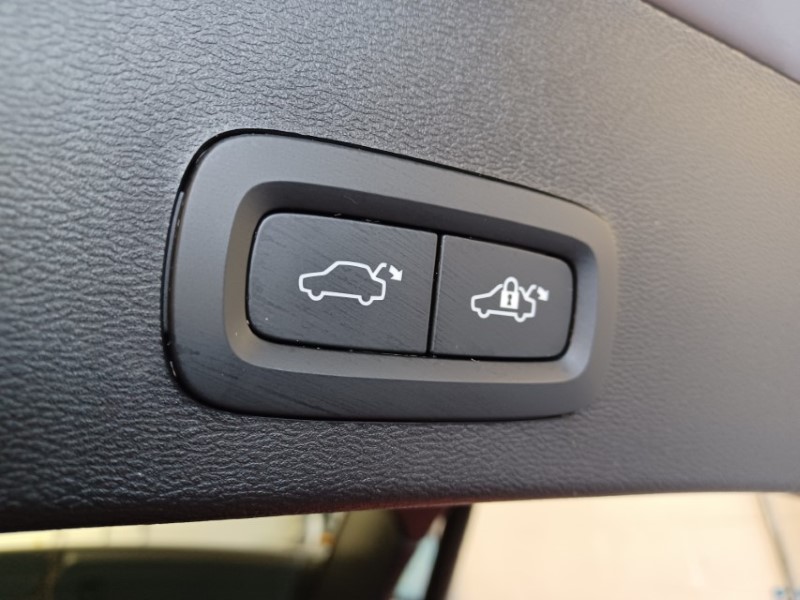 2023 (73) VOLVO XC40 2.0 B3P Plus Dark 5dr Auto 5337865