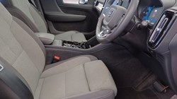 2023 (73) VOLVO XC40 2.0 B3P Plus Dark 5dr Auto 5337848