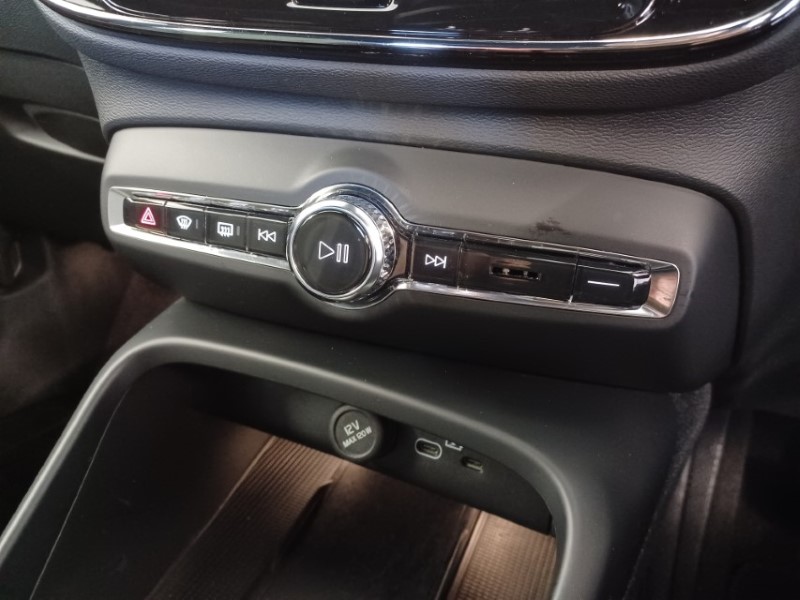 2023 (73) VOLVO XC40 2.0 B3P Plus Dark 5dr Auto 5337831