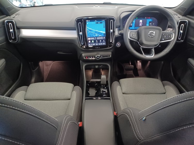 2023 (73) VOLVO XC40 2.0 B3P Plus Dark 5dr Auto 5337854
