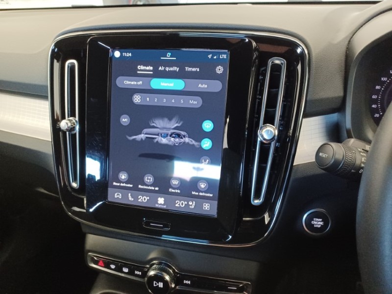 2023 (73) VOLVO XC40 2.0 B3P Plus Dark 5dr Auto 5337842