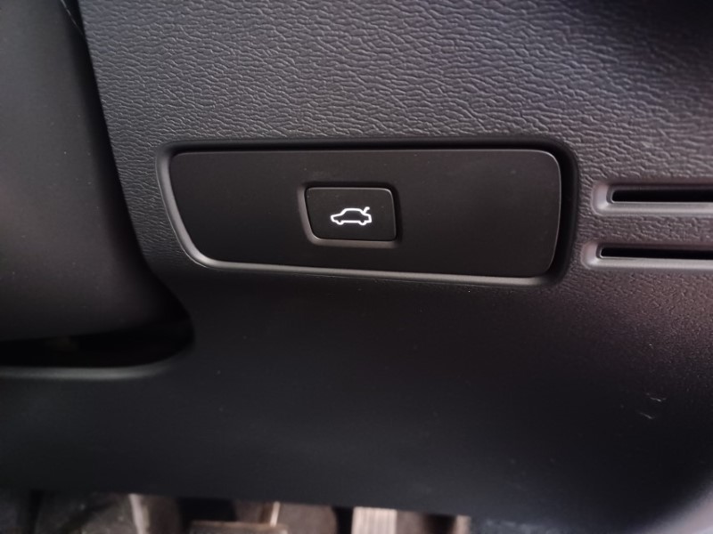 2023 (73) VOLVO XC40 2.0 B3P Plus Dark 5dr Auto 5337834