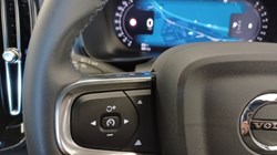 2023 (73) VOLVO XC40 2.0 B3P Plus Dark 5dr Auto 5337836