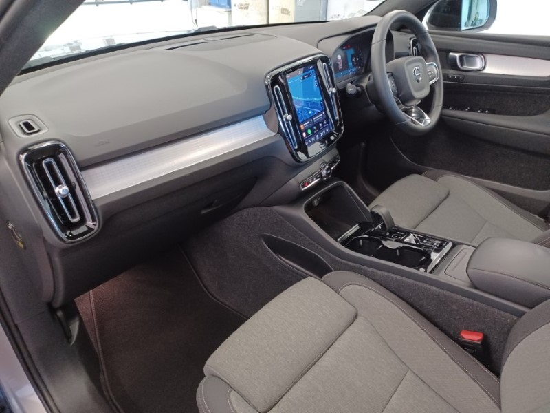 2023 (73) VOLVO XC40 2.0 B3P Plus Dark 5dr Auto 5337855
