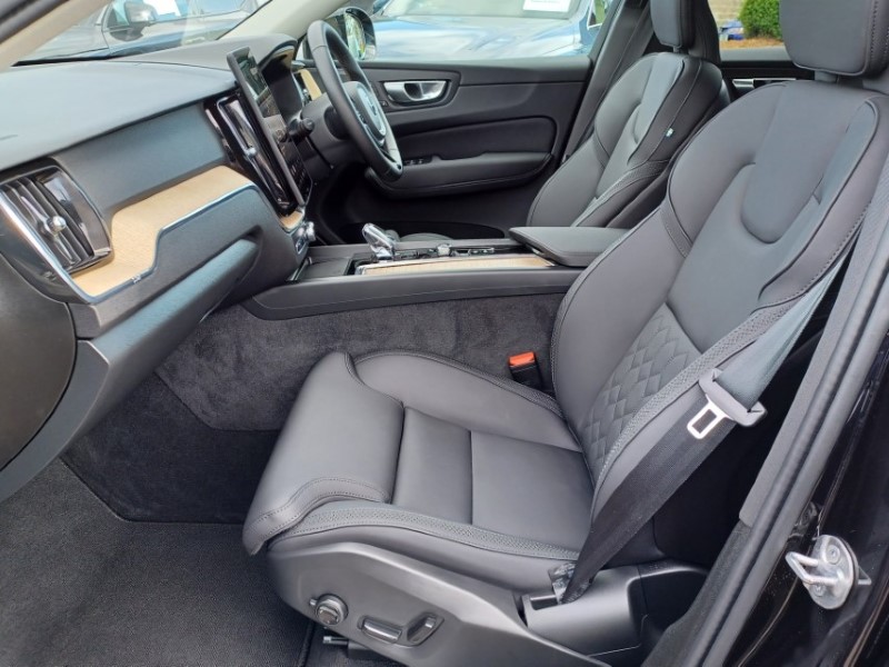 2025 (75) VOLVO XC60 2.0 B5P Plus Dark 5dr AWD Geartronic 5347233