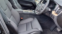 2025 (75) VOLVO XC60 2.0 B5P Plus Dark 5dr AWD Geartronic 5347226