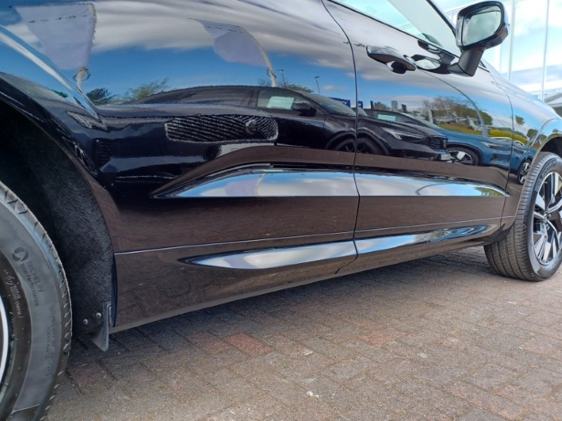 2025 (75) VOLVO XC60 2.0 B5P Plus Dark 5dr AWD Geartronic 5347252