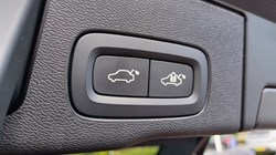 2025 (75) VOLVO XC60 2.0 B5P Plus Dark 5dr AWD Geartronic 5347241