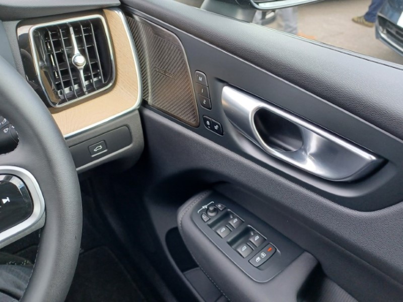 2025 (75) VOLVO XC60 2.0 B5P Plus Dark 5dr AWD Geartronic 5347218