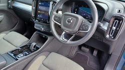 2023 (72) VOLVO XC40 2.0 B3P Plus Dark 5dr Auto 5363448