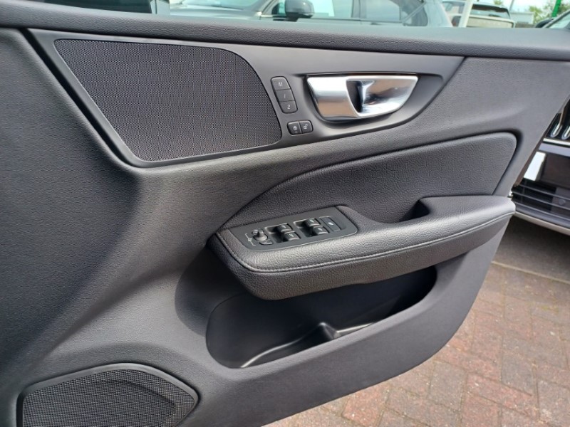 2020 (20) VOLVO V60 2.0 D3 [150] Momentum Plus 5dr 5510007
