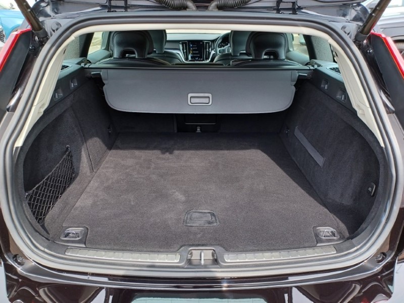 2020 (20) VOLVO V60 2.0 D3 [150] Momentum Plus 5dr 5510033