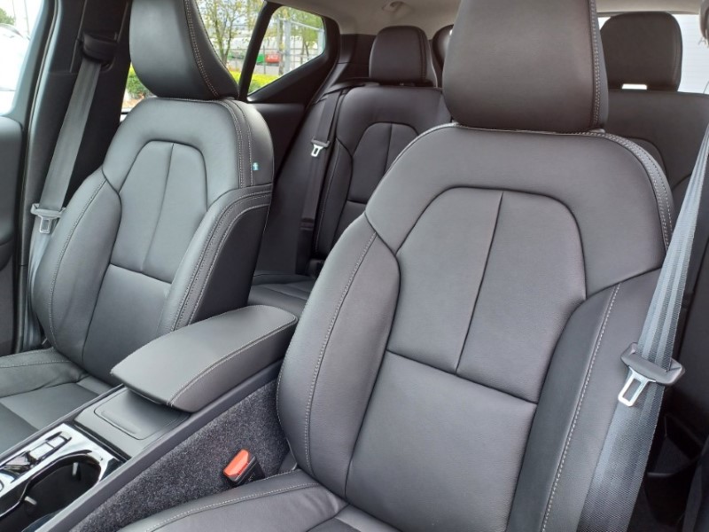 2025 (75) VOLVO XC40 2.0 B4P Ultra Dark 5dr Auto 5344543