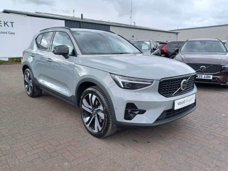 2025 (75) VOLVO XC40 2.0 B4P Ultra Dark 5dr Auto