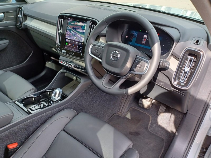 2025 (75) VOLVO XC40 2.0 B4P Ultra Dark 5dr Auto 5344529