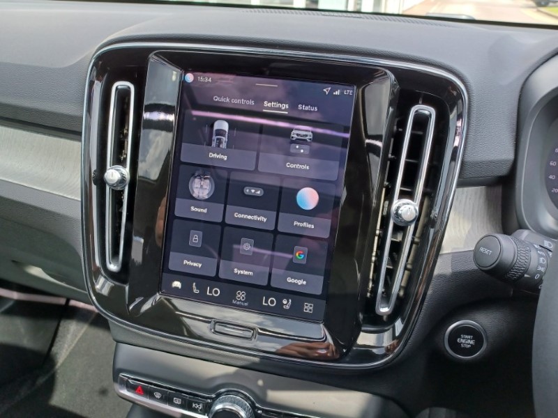 2025 (75) VOLVO XC40 2.0 B4P Ultra Dark 5dr Auto 5344519