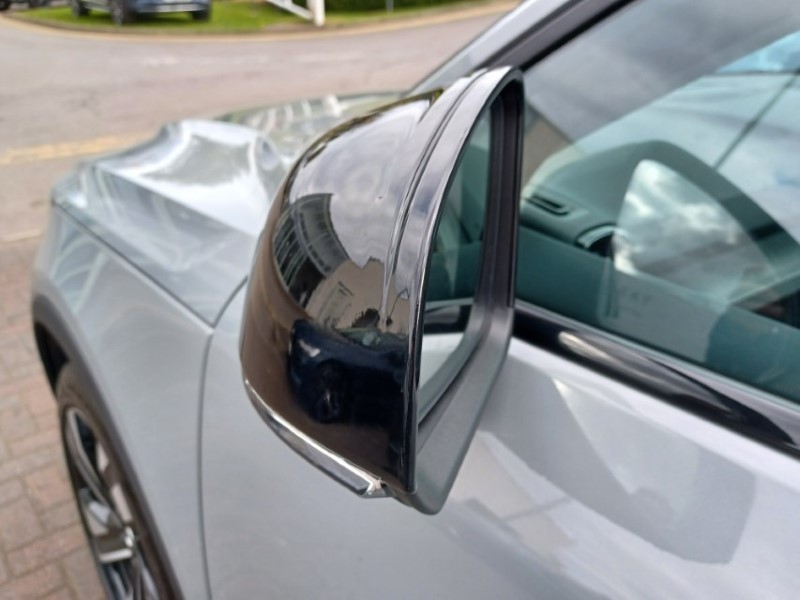 2025 (75) VOLVO XC40 2.0 B4P Ultra Dark 5dr Auto 5344551