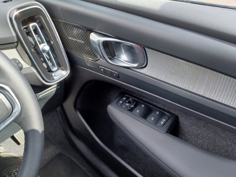 2025 (75) VOLVO XC40 2.0 B4P Ultra Dark 5dr Auto 5344514