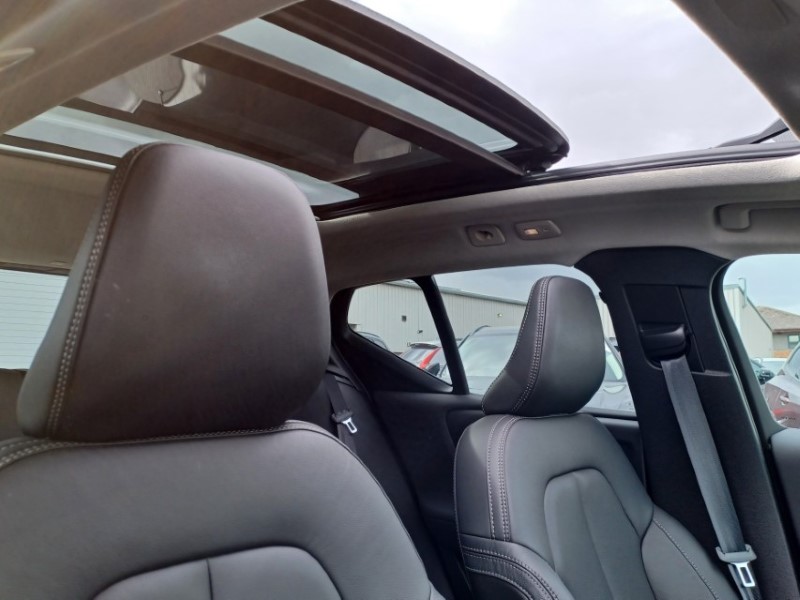 2025 (75) VOLVO XC40 2.0 B4P Ultra Dark 5dr Auto 5344531