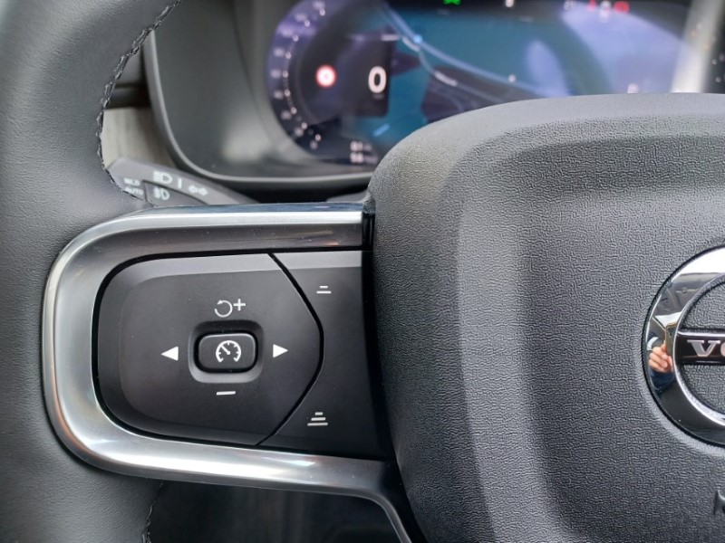 2025 (75) VOLVO XC40 2.0 B4P Ultra Dark 5dr Auto 5344511