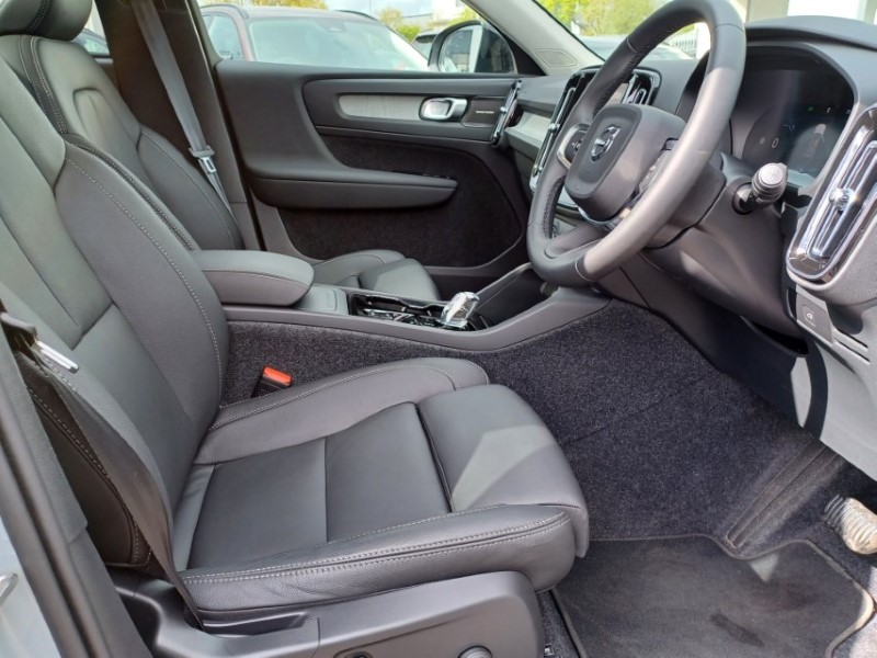 2025 (75) VOLVO XC40 2.0 B4P Ultra Dark 5dr Auto 5344530