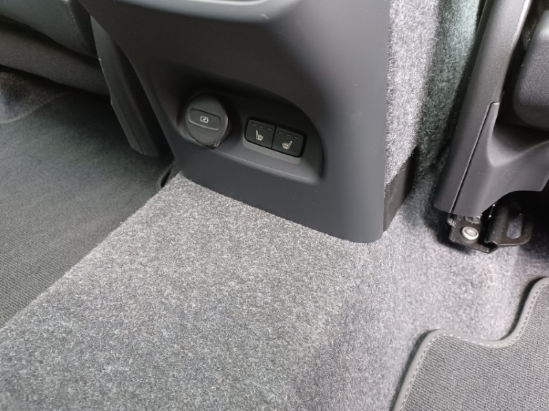 2025 (75) VOLVO XC40 2.0 B4P Ultra Dark 5dr Auto 5344535