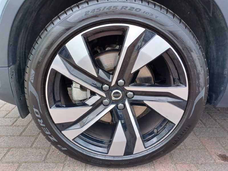 2025 (75) VOLVO XC40 2.0 B4P Ultra Dark 5dr Auto 5344550