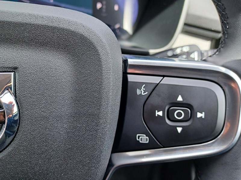 2025 (75) VOLVO XC40 2.0 B4P Ultra Dark 5dr Auto 5344512