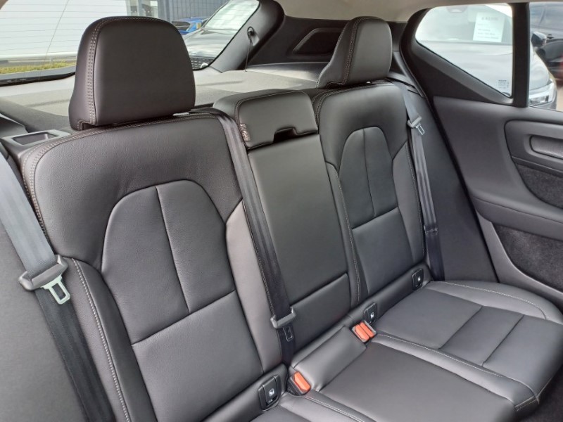 2025 (75) VOLVO XC40 2.0 B4P Ultra Dark 5dr Auto 5344532