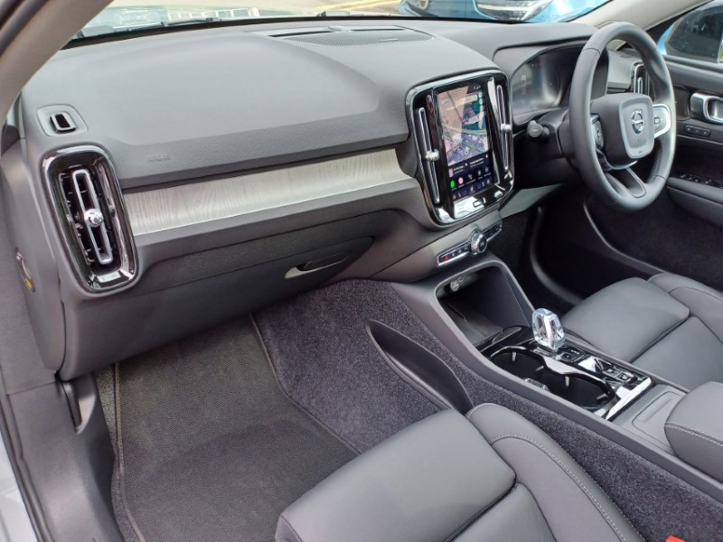 2025 (75) VOLVO XC40 2.0 B4P Ultra Dark 5dr Auto 5344541