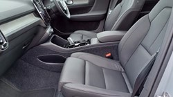 2025 (75) VOLVO XC40 2.0 B4P Ultra Dark 5dr Auto 5346075