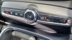 2025 (75) VOLVO XC40 2.0 B4P Ultra Dark 5dr Auto 5345982