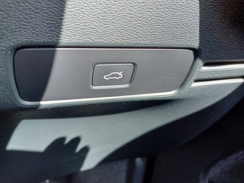 2025 (75) VOLVO XC40 2.0 B4P Ultra Dark 5dr Auto 5345979