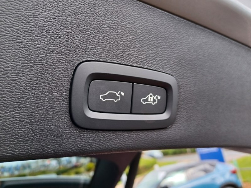 2025 (75) VOLVO XC40 2.0 B4P Ultra Dark 5dr Auto 5346084