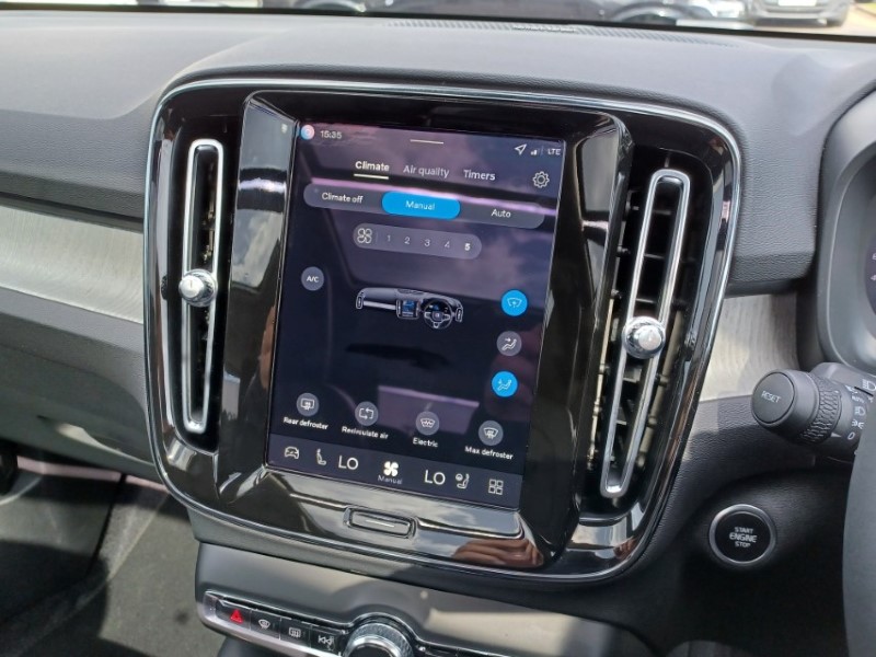 2025 (75) VOLVO XC40 2.0 B4P Ultra Dark 5dr Auto 5345986