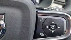 2025 (75) VOLVO XC40 2.0 B4P Ultra Dark 5dr Auto 5345978
