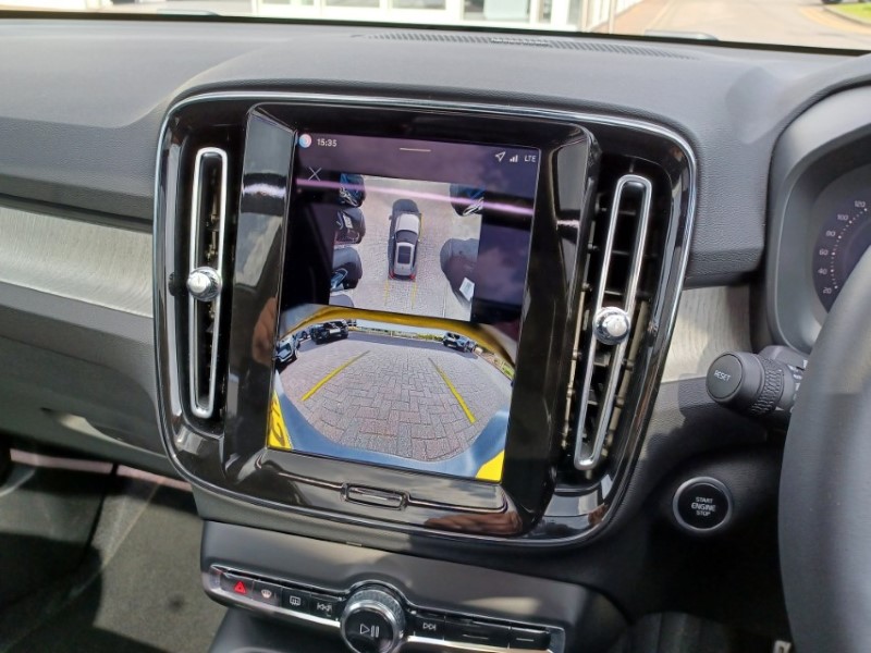2025 (75) VOLVO XC40 2.0 B4P Ultra Dark 5dr Auto 5345989