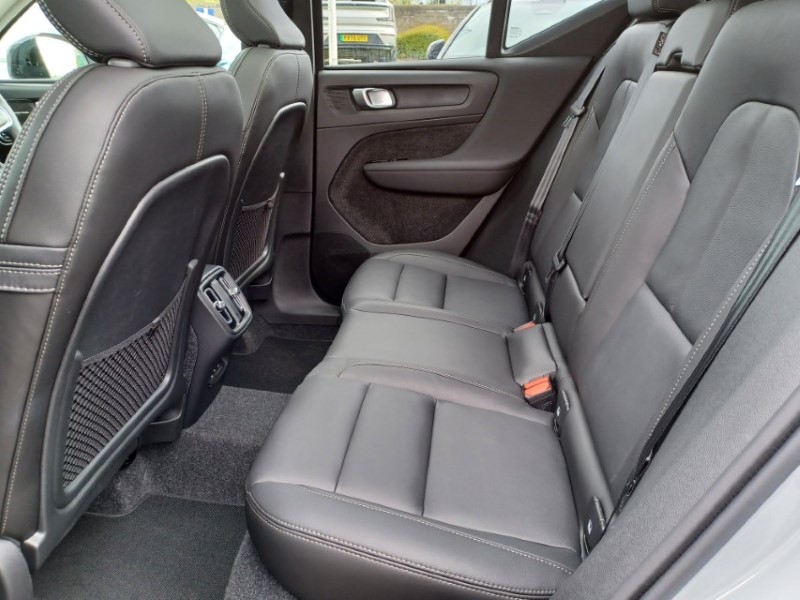 2025 (75) VOLVO XC40 2.0 B4P Ultra Dark 5dr Auto 5346080