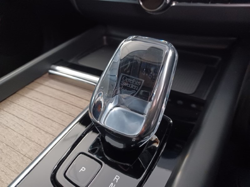 2025 (75) VOLVO XC60 2.0 T6 [350] PHEV Plus Dark 5dr AWD Geartronic 5379246