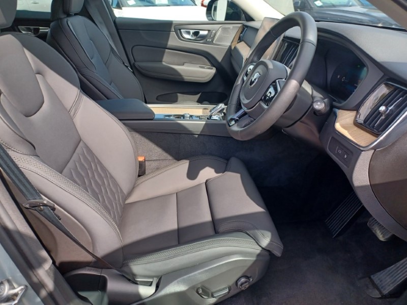 2025 (75) VOLVO XC60 2.0 T6 [350] PHEV Plus Dark 5dr AWD Geartronic 5379268
