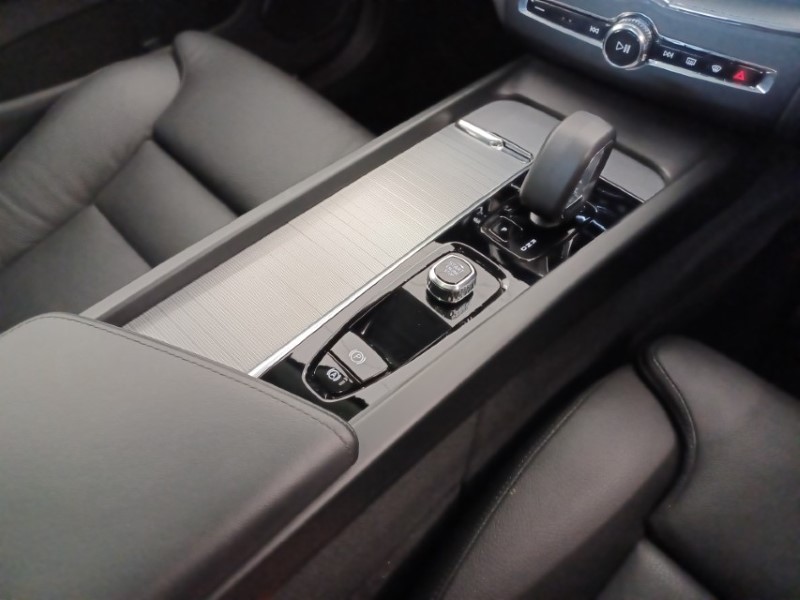 2025 (25) VOLVO XC60 2.0 T6 [350] RC PHEV Plus Dark 5dr AWD Geartronic 5381869