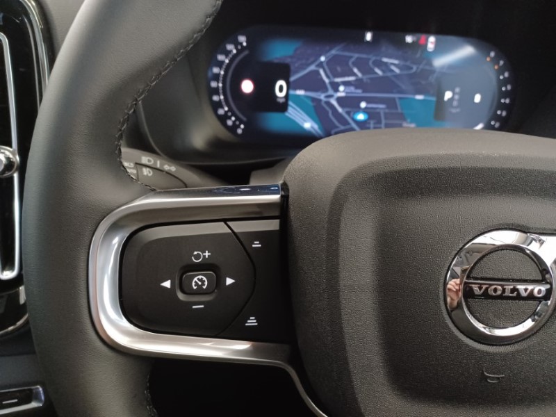 2025 (75) VOLVO XC40 2.0 B4P Ultra Dark 5dr Auto 5357592