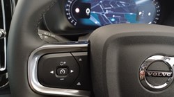 2025 (75) VOLVO XC40 2.0 B4P Ultra Dark 5dr Auto 5357592