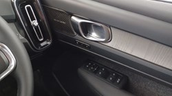 2025 (75) VOLVO XC40 2.0 B4P Ultra Dark 5dr Auto 5357590