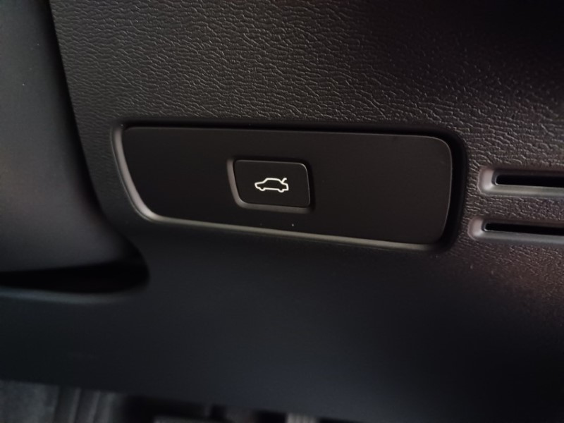 2025 (75) VOLVO XC40 2.0 B4P Ultra Dark 5dr Auto 5357588