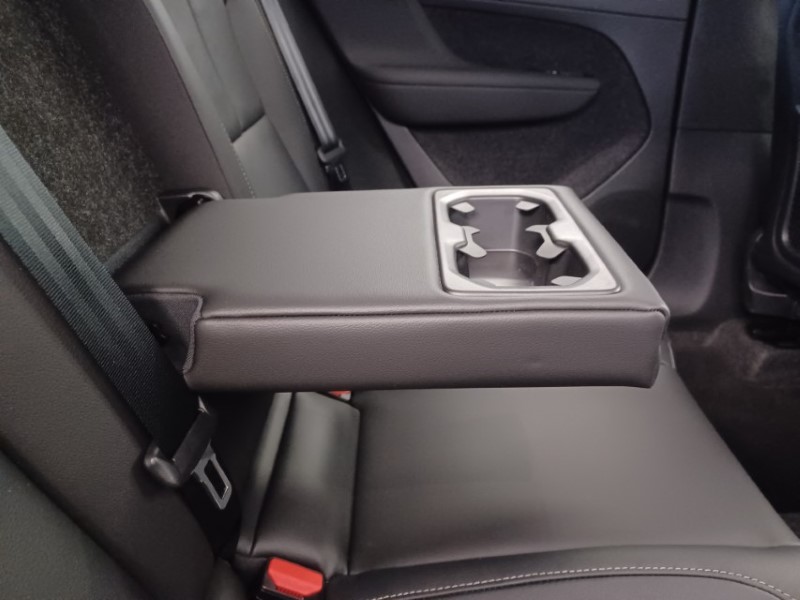 2025 (75) VOLVO XC40 2.0 B4P Ultra Dark 5dr Auto 5357657