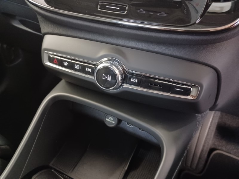 2025 (75) VOLVO XC40 2.0 B4P Ultra Dark 5dr Auto 5357587